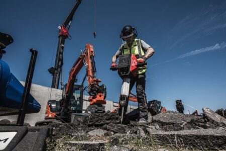 Milwaukee BOLT 100 helm ZWART